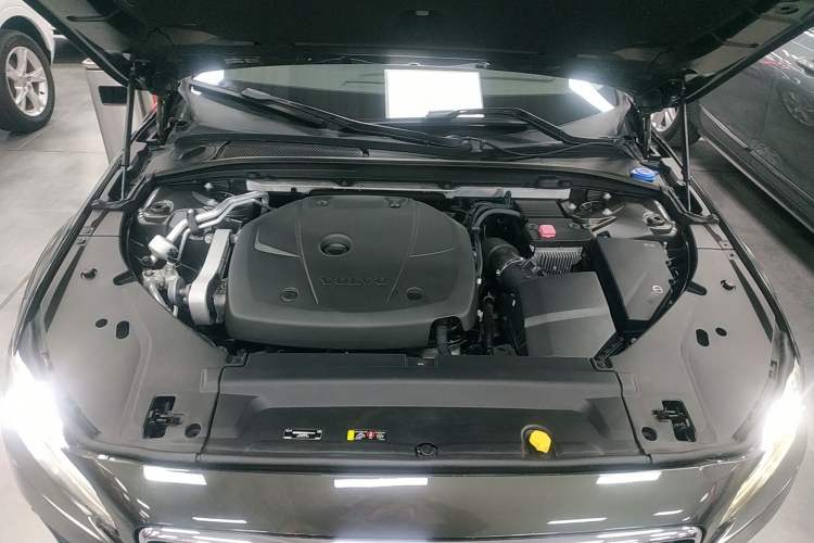 Used Volvo V90 2019 Cross Country T5 AWD Smart Range Version China V Standard Engine Bay