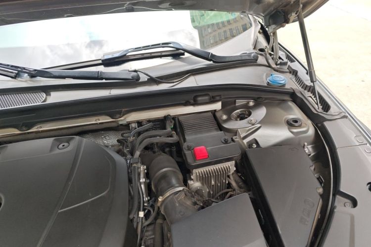 Used Volvo V90 2019 Cross Country T5 AWD Luxury Edition China VI Standard Engine Bay Left