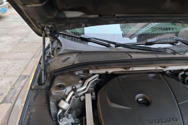 Used Volvo V90 2019 Cross Country T5 AWD Luxury Edition China VI Standard Engine Bay Right
