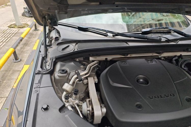 Used Volvo V90 2019 Cross Country T5 AWD Luxury Edition China VI Standard Engine Bay Right