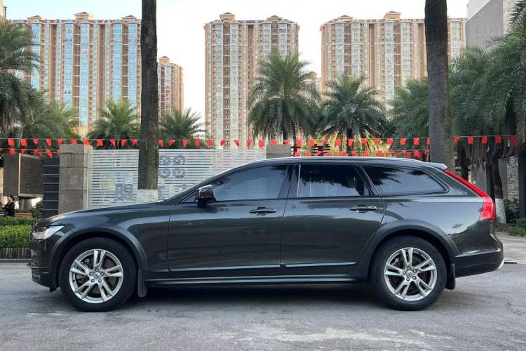 Used Volvo V90 2019 Cross Country T5 AWD Smart Range Version China VI Standard Exterior 3