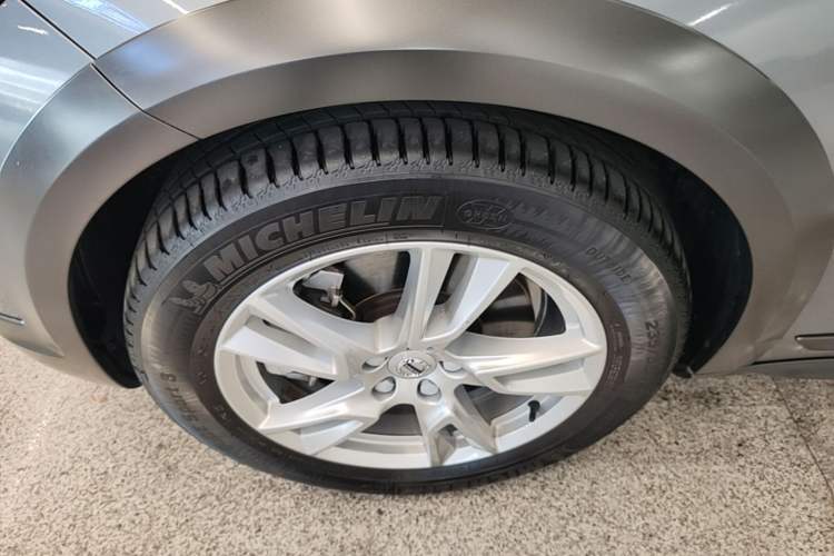 Used Volvo V90 2019 Cross Country T5 AWD Smart Range Version China VI Standard Exterior 4