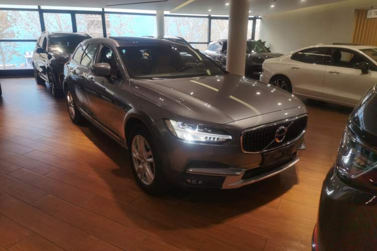 Used Volvo V90 2019 Cross Country T5 AWD Smart Range Version China V Standard Front Right 45 Deg