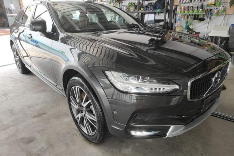 Used Volvo V90 2019 Cross Country T5 AWD Luxury Edition China V Standard Front Right 45 Deg