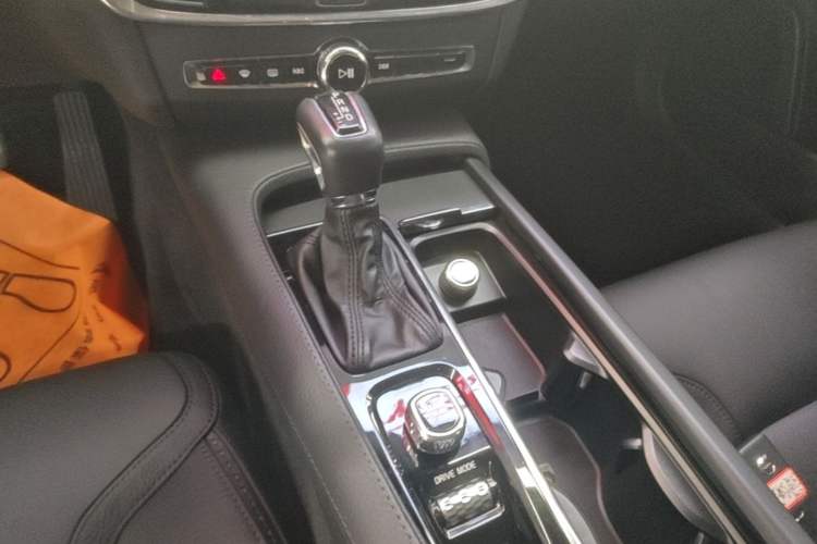 Used Volvo V90 2019 Cross Country T5 AWD Smart Range Version China VI Standard Gear Lever