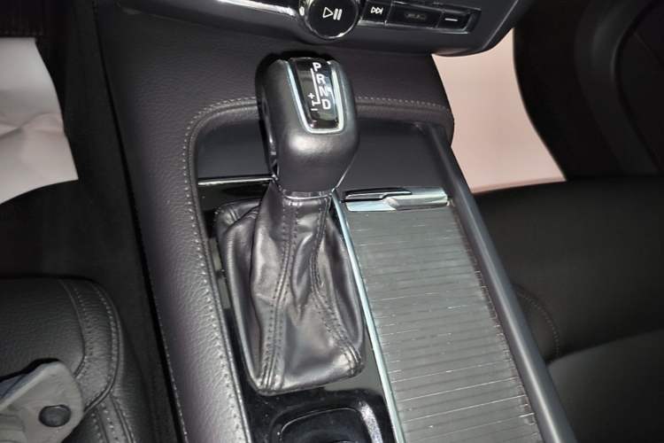 Used Volvo V90 2019 Cross Country T5 AWD Smart Range Version China V Standard Gear Lever
