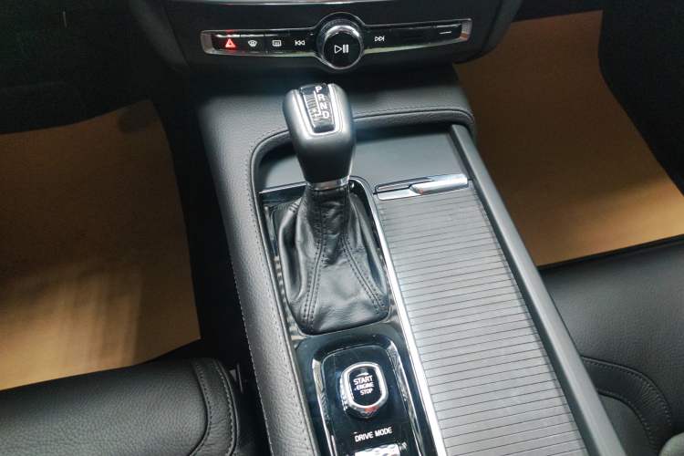 Used Volvo V90 2019 Cross Country T5 AWD Smart Range Version China VI Standard Gear Lever