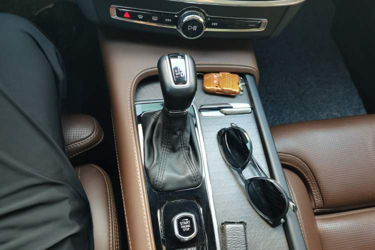 Used Volvo V90 2019 Cross Country T5 AWD Luxury Edition China V Standard Gear Lever