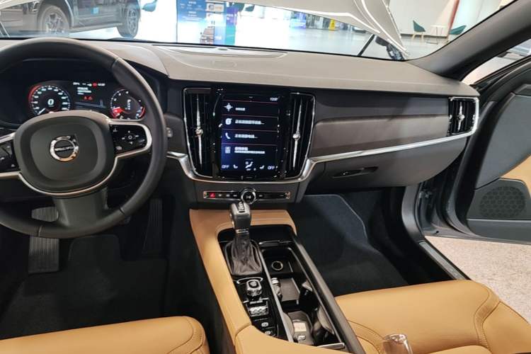 Used Volvo V90 2019 Cross Country T5 AWD Smart Range Version China VI Standard Gear Lever