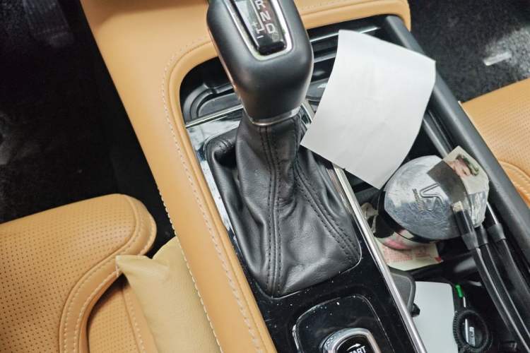 Used Volvo V90 2019 Cross Country T5 AWD Luxury Edition China VI Standard Gear Lever
