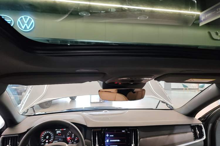 Used Volvo V90 2019 Cross Country T5 AWD Smart Range Version China VI Standard Headliner