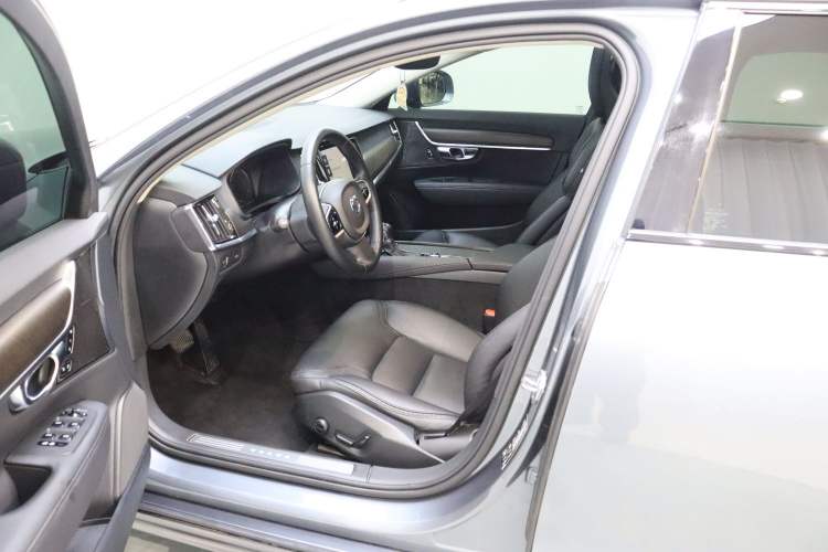 Used Volvo V90 2019 Cross Country T5 AWD Smart Range Version China V Standard Interior 3