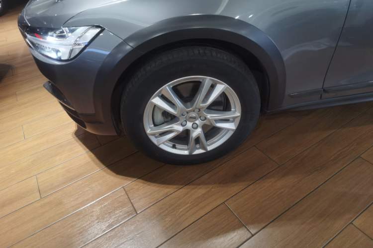 Used Volvo V90 2019 Cross Country T5 AWD Smart Range Version China V Standard Left Front Wheel Hub