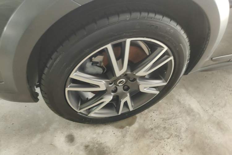 Used Volvo V90 2019 Cross Country T5 AWD Luxury Edition China V Standard Left Front Wheel Hub