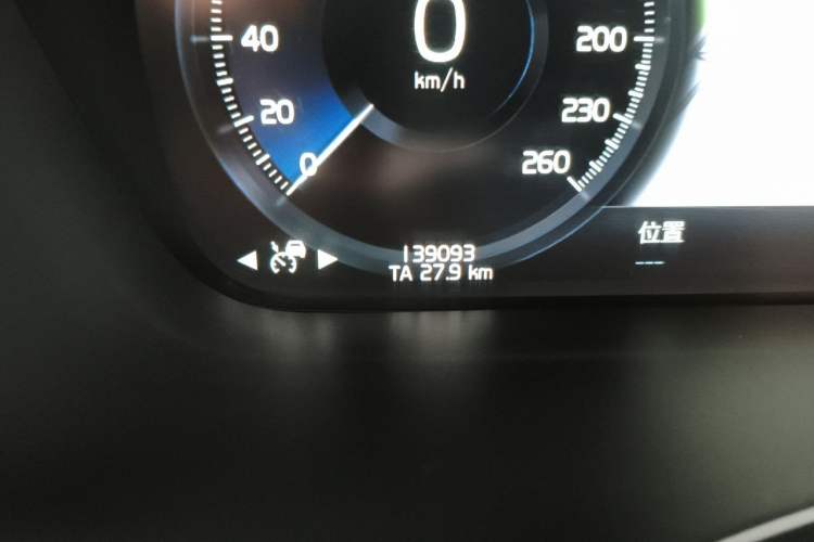 Used Volvo V90 2019 Cross Country T5 AWD Smart Range Version China V Standard Odometer Close Up