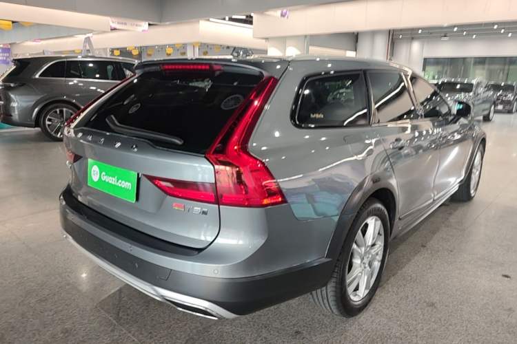 Used Volvo V90 2019 Cross Country T5 AWD Smart Range Version China VI Standard Rear Right 45 Deg