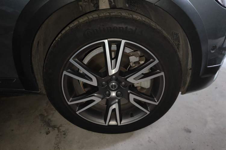 Used Volvo V90 2019 Cross Country T5 AWD Luxury Edition China V Standard Right Front Wheel Hub