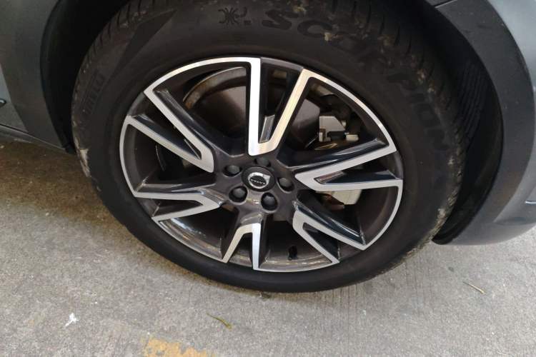 Used Volvo V90 2019 Cross Country T5 AWD Luxury Edition China VI Standard Right Front Wheel Hub