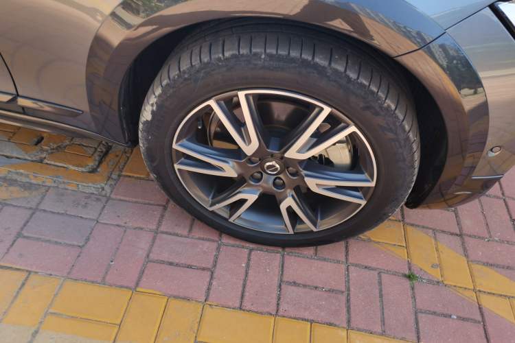 Used Volvo V90 2019 Cross Country T5 AWD Luxury Edition China V Standard Right Front Wheel Hub