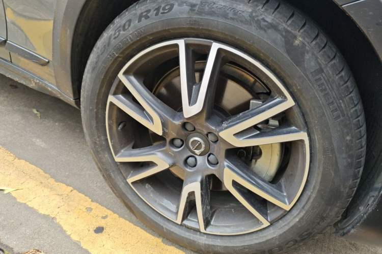 Used Volvo V90 2019 Cross Country T5 AWD Luxury Edition China VI Standard Right Front Wheel Hub