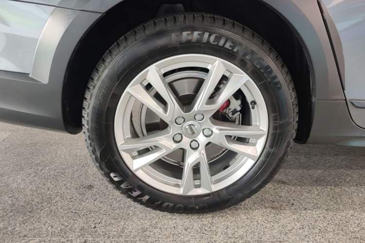 Used Volvo V90 2019 Cross Country T5 AWD Smart Range Version China VI Standard Right Rear Wheel Hub