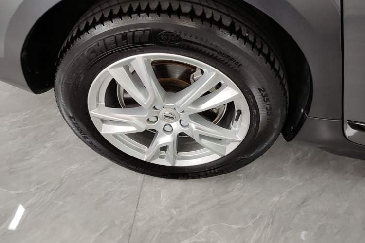 Used Volvo V90 2019 Cross Country T5 AWD Smart Range Version China V Standard Right Rear Wheel Hub