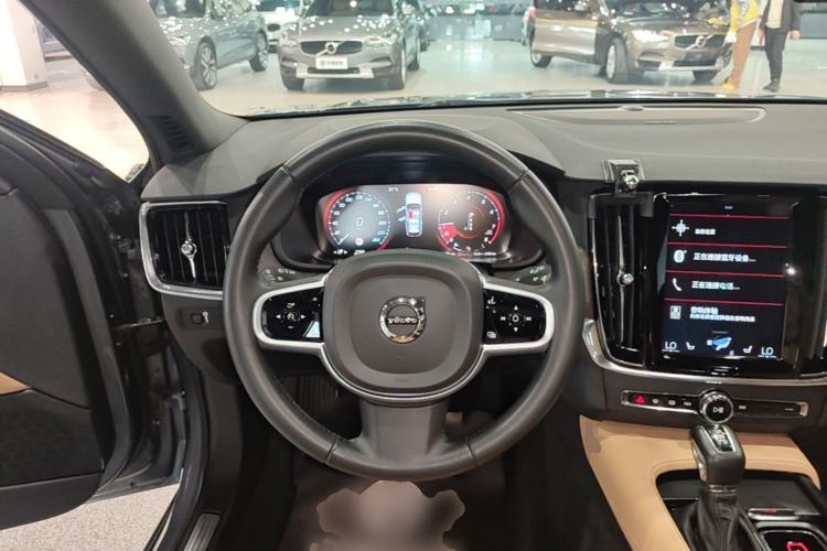 Used Volvo V90 2019 Cross Country T5 AWD Smart Range Version China VI Standard Steering Wheel