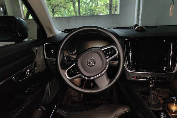 Used Volvo V90 2019 Cross Country T5 AWD Luxury Edition China V Standard Steering Wheel