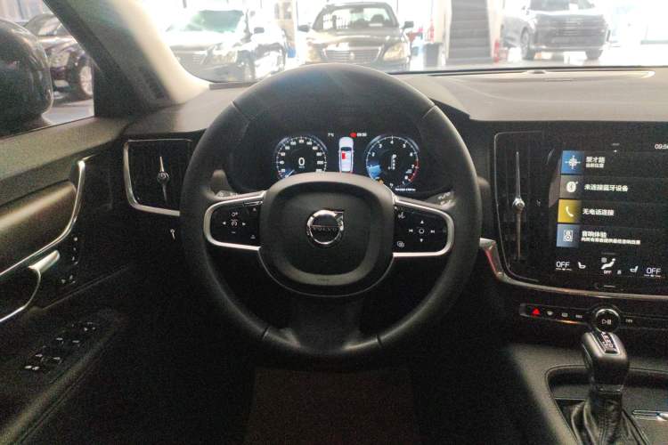 Used Volvo V90 2019 Cross Country T5 AWD Smart Range Version China VI Standard Steering Wheel