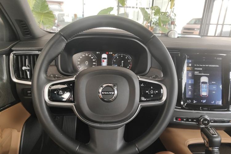 Used Volvo V90 2019 Cross Country T5 AWD Luxury Edition China V Standard Steering Wheel