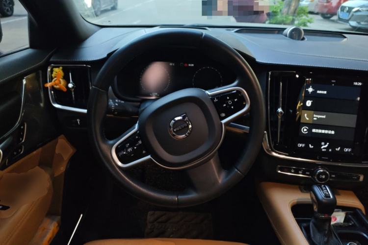 Used Volvo V90 2019 Cross Country T5 AWD Luxury Edition China VI Standard Steering Wheel