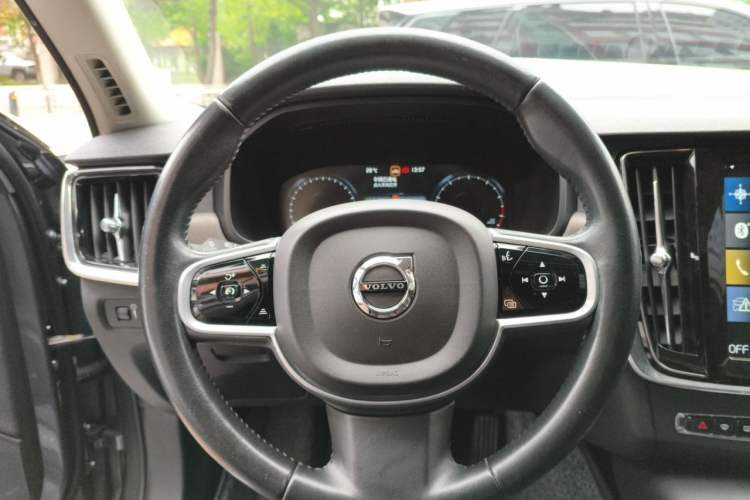 Used Volvo V90 2019 Cross Country T5 AWD Smart Range Version China V Standard Steering Wheel