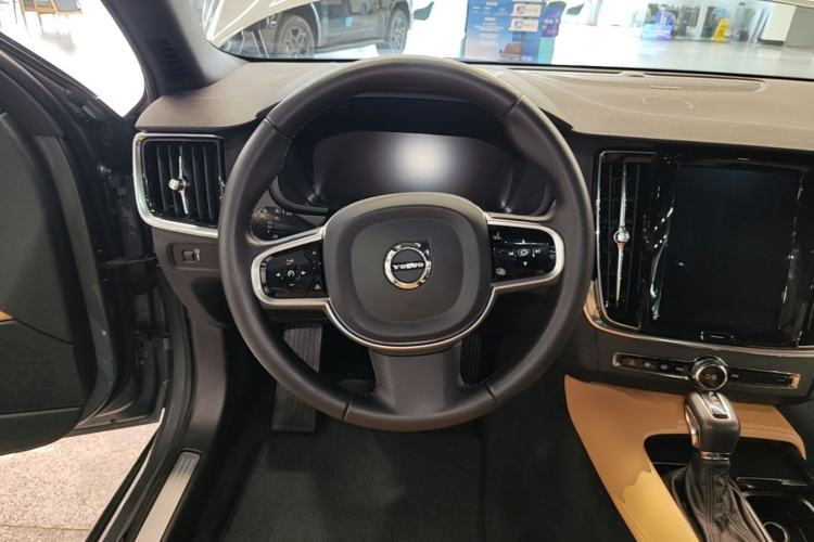 Used Volvo V90 2019 Cross Country T5 AWD Smart Range Version China VI Standard Steering Wheel