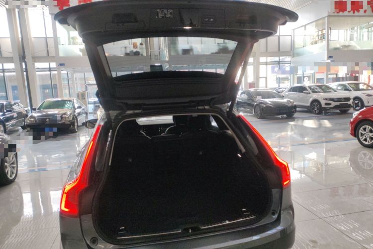 Used Volvo V90 2019 Cross Country T5 AWD Smart Range Version China VI Standard Trunk