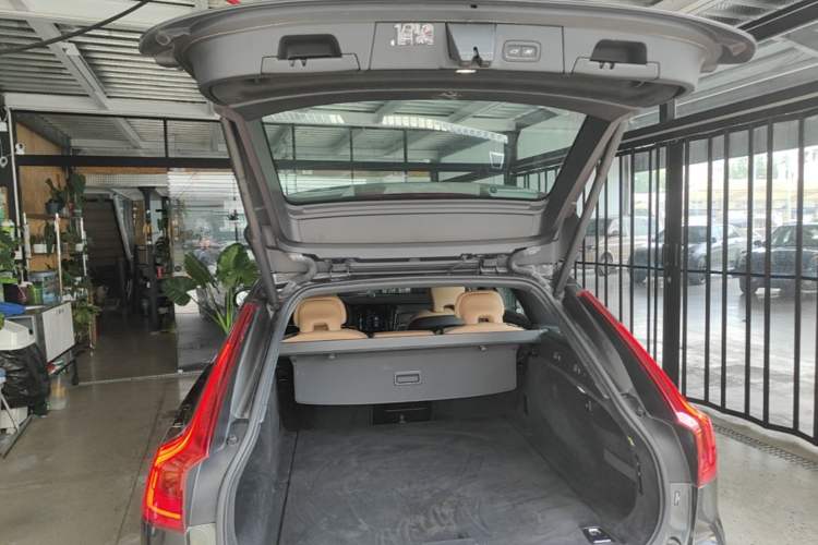 Used Volvo V90 2019 Cross Country T5 AWD Luxury Edition China V Standard Trunk