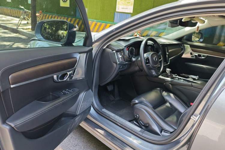 Used Volvo V90 2019 Cross Country T5 AWD Luxury Edition China V Standard Driver Seat