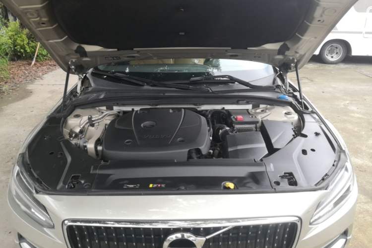 Used Volvo V90 2019 Cross Country T5 AWD Smart Range Version China V Standard Engine Bay