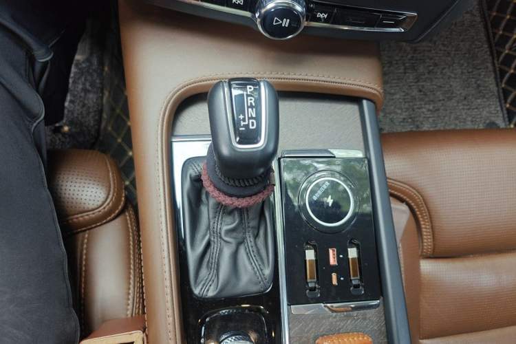 Used Volvo V90 2019 Cross Country T5 AWD Luxury Edition China V Standard Gear Lever