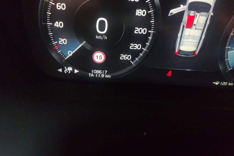 Used Volvo V90 2019 Cross Country T5 AWD Smart Range Version China V Standard Odometer Close Up