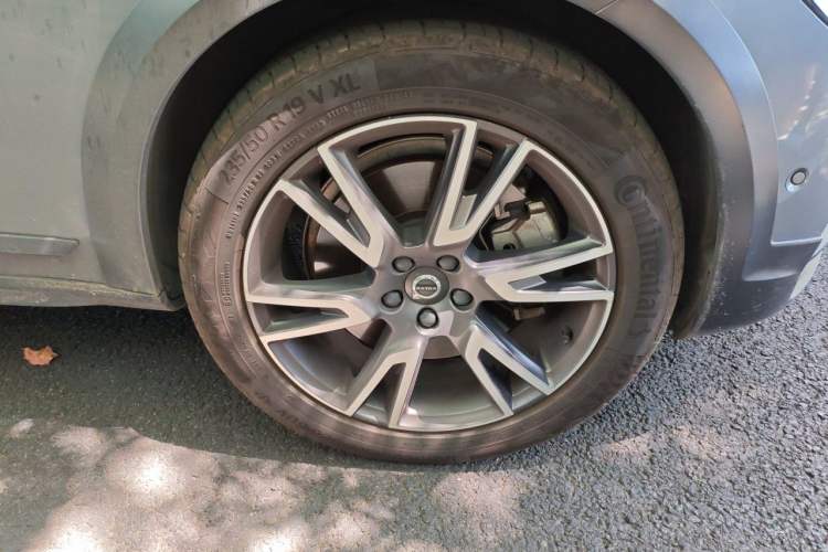 Used Volvo V90 2019 Cross Country T5 AWD Luxury Edition China V Standard Right Front Wheel Hub