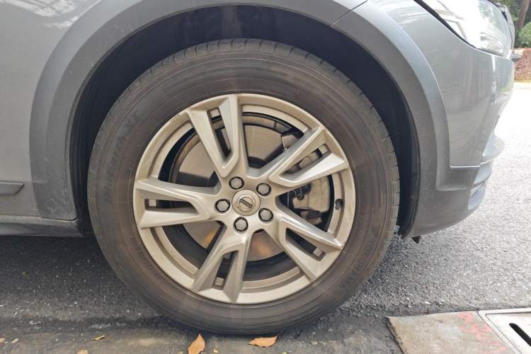Used Volvo V90 2019 Cross Country T5 AWD Smart Range Version China V Standard Right Front Wheel Hub