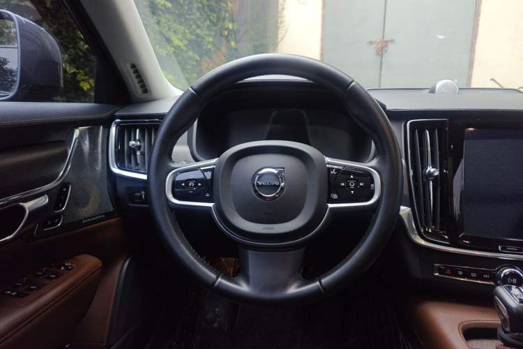 Used Volvo V90 2019 Cross Country T5 AWD Luxury Edition China V Standard Steering Wheel