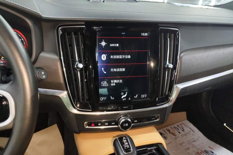 Used Volvo V90 2019 Cross Country T5 AWD Luxury Edition China VI Standard Audio And AC Panel