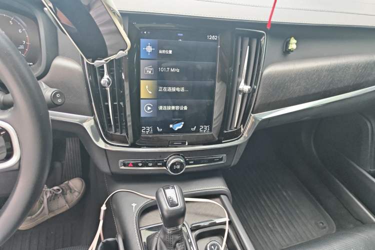 Used Volvo V90 2019 Cross Country T5 AWD Luxury Edition China V Standard Audio And AC Panel