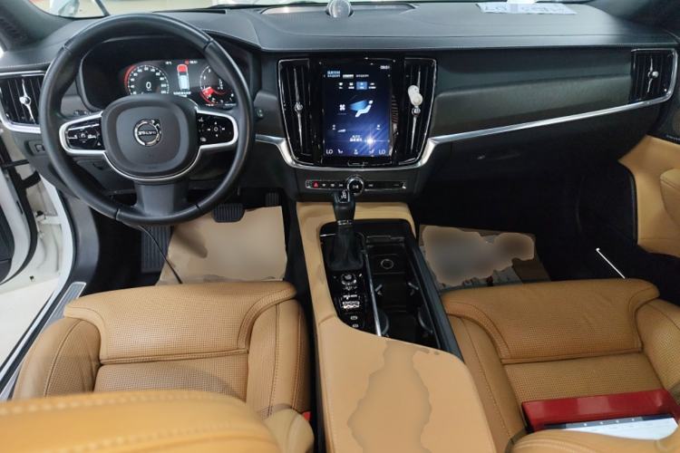 Used Volvo V90 2019 Cross Country T5 AWD Luxury Edition China VI Standard Center Console