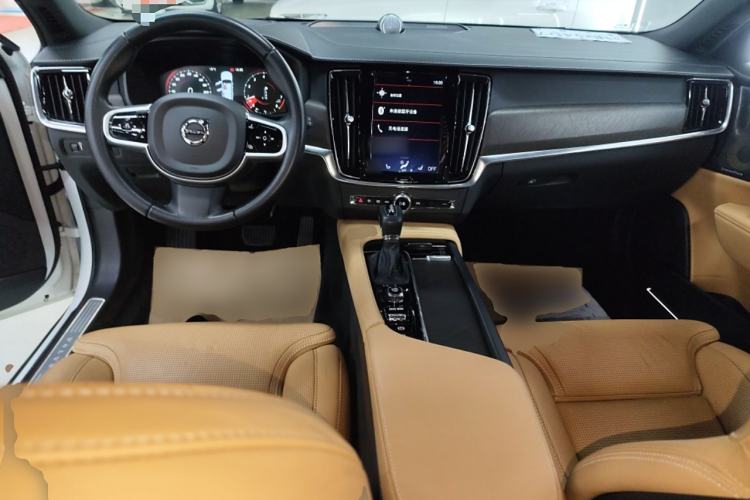 Used Volvo V90 2019 Cross Country T5 AWD Luxury Edition China VI Standard Center Console