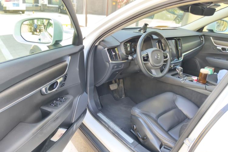 Used Volvo V90 2019 Cross Country T5 AWD Smart Range Version China VI Standard Driver Seat