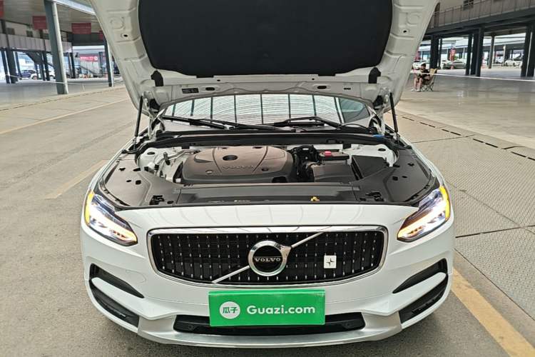 Used Volvo V90 2019 Cross Country T5 AWD Smart Range Version China V Standard Engine Bay
