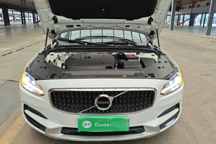 Used Volvo V90 2019 Cross Country T5 AWD Smart Range Version China V Standard Engine Bay