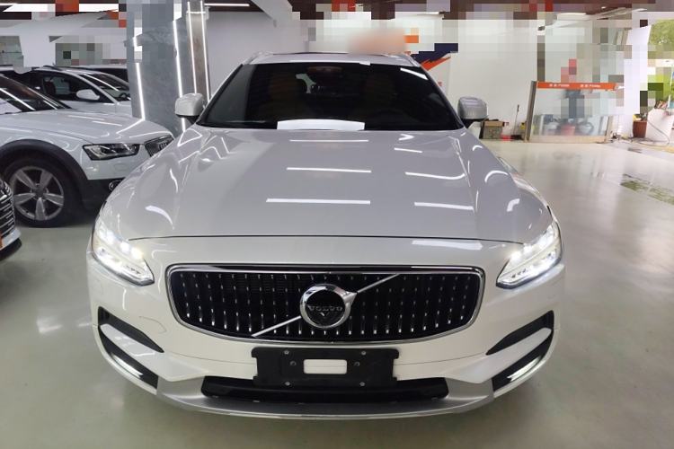 Used Volvo V90 2019 Cross Country T5 AWD Luxury Edition China VI Standard Front